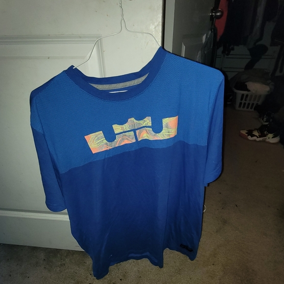 Lebron James shirt - Picture 1 of 1